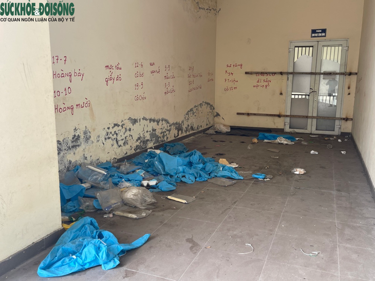 Thiếu 'hơi người', chung cư giãn dân phố cổ ở Long Biên xuống cấp nghiêm trọng - Ảnh 7.