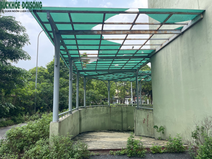 Thiếu 'hơi người', chung cư giãn dân phố cổ ở Long Biên xuống cấp nghiêm trọng - Ảnh 10.