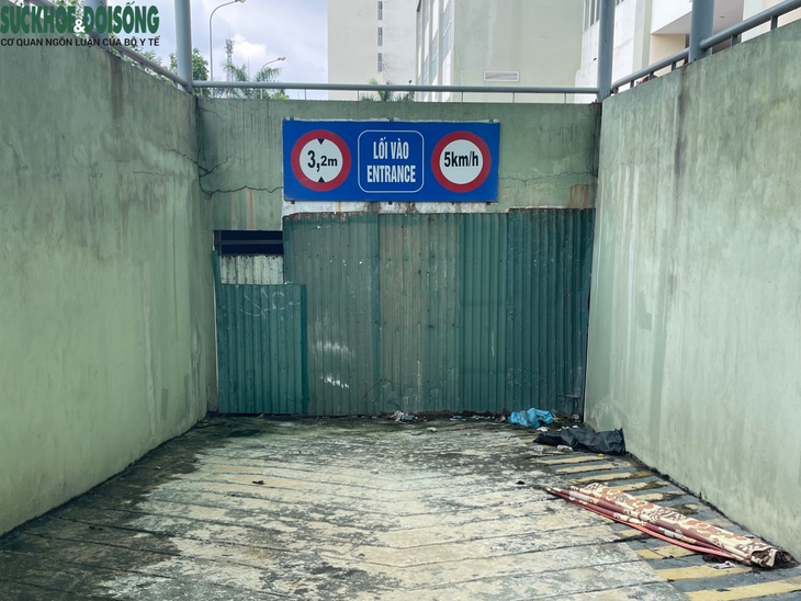 Thiếu 'hơi người', chung cư giãn dân phố cổ ở Long Biên xuống cấp nghiêm trọng - Ảnh 11.
