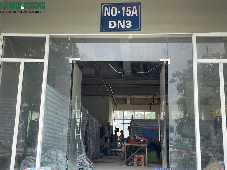 Thiếu 'hơi người', chung cư giãn dân phố cổ ở Long Biên xuống cấp nghiêm trọng - Ảnh 12.
