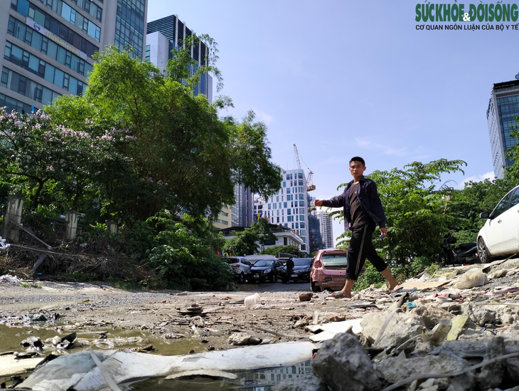Hàng nghìn người nhiều năm đối mặt nguy hiểm khi đi làm vì sự thờ ơ của TP Hà Nội? - Ảnh 14. Hàng nghìn người nhiều năm đối mặt nguy hiểm khi đi làm vì sự thờ ơ của TP Hà Nội? - Ảnh 14.