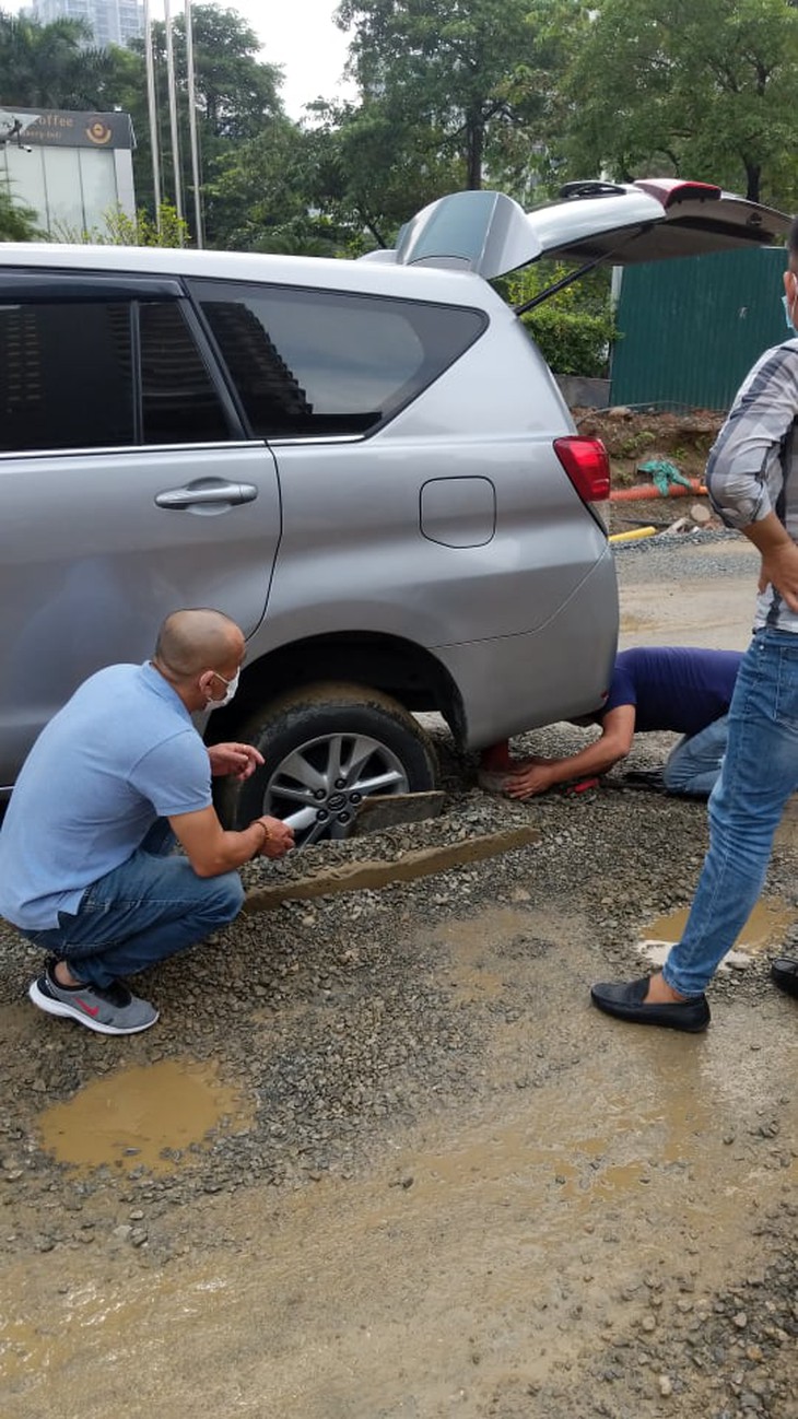 Hàng nghìn người nhiều năm đối mặt nguy hiểm khi đi làm vì sự thờ ơ của TP Hà Nội? - Ảnh 8. Hàng nghìn người nhiều năm đối mặt nguy hiểm khi đi làm vì sự thờ ơ của TP Hà Nội? - Ảnh 8.
