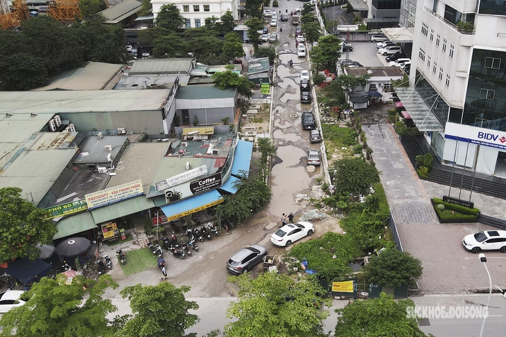 Hàng nghìn người nhiều năm đối mặt nguy hiểm khi đi làm vì sự thờ ơ của TP Hà Nội? - Ảnh 1. Hàng nghìn người nhiều năm đối mặt nguy hiểm khi đi làm vì sự thờ ơ của TP Hà Nội? - Ảnh 1.