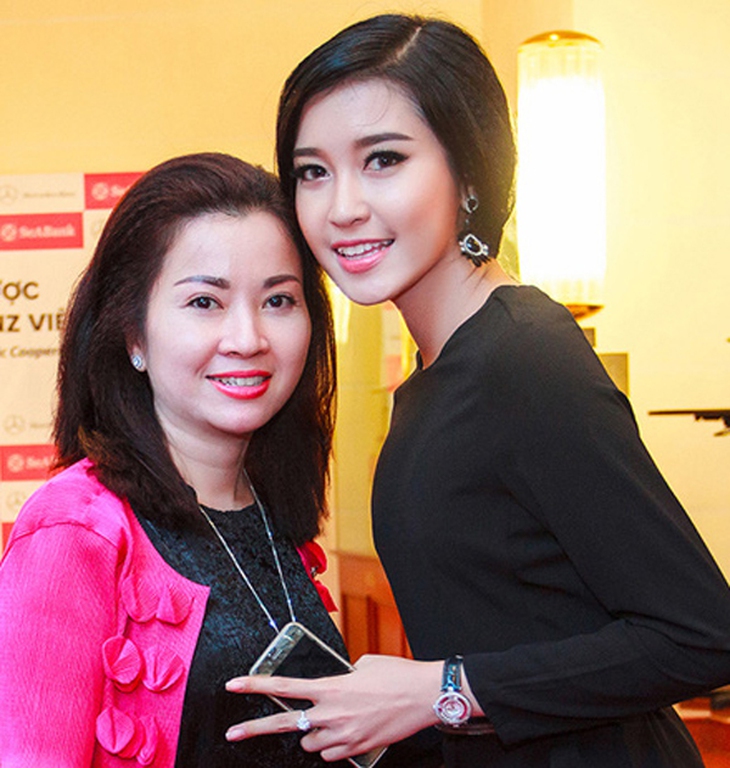 Mẹ ruột một Á hậu đăng quang cách đây 9 năm: Doanh nhân giỏi giang, 'bệ phóng' của con gái - Ảnh 2. Mẹ ruột một Á hậu đăng quang cách đây 9 năm: Doanh nhân giỏi giang, 'bệ phóng' của con gái - Ảnh 2.