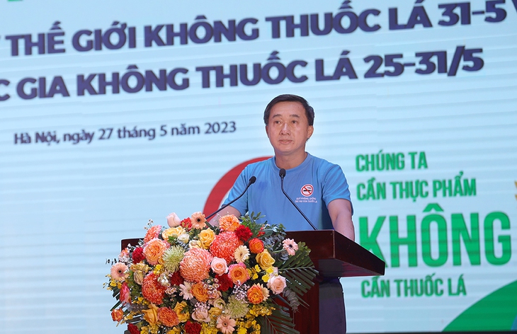 Thứ trưởng Bộ Y tế cảnh báo hệ quả nghiêm trọng của thuốc lá điện tử, nung nóng với sức khỏe - Ảnh 1.