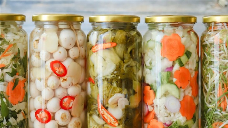 Dưa cà muối có gây ngộ độc botulinum không? - Ảnh 2. Dưa cà muối có gây ngộ độc botulinum không? - Ảnh 2.