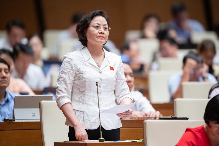 Bộ trưởng Bộ Nội vụ nêu loạt biện pháp để bảo đảm quyền lợi cho nhân viên y tế cơ sở, y tế dự phòng - Ảnh 1. Bộ trưởng Bộ Nội vụ nêu loạt biện pháp để bảo đảm quyền lợi cho nhân viên y tế cơ sở, y tế dự phòng - Ảnh 1.