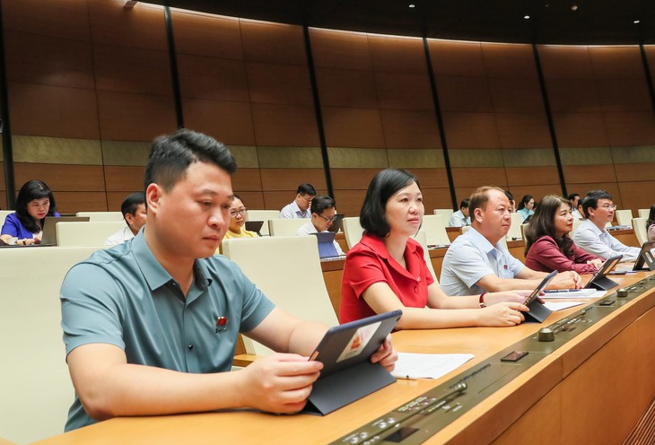 Bộ trưởng Bộ Y tế làm rõ nhiều vấn đề liên quan đến huy động nguồn lực phòng, chống dịch COVID-19 - Ảnh 3. Bộ trưởng Bộ Y tế làm rõ nhiều vấn đề liên quan đến huy động nguồn lực phòng, chống dịch COVID-19 - Ảnh 3.