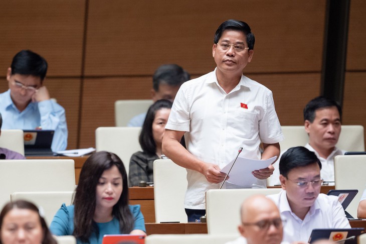 'Chiến sĩ áo trắng, áo xanh lao vào nơi nguy hiểm nhất, nơi nhân dân oằn mình chống chọi với dịch bệnh' - Ảnh 1. 'Chiến sĩ áo trắng, áo xanh lao vào nơi nguy hiểm nhất, nơi nhân dân oằn mình chống chọi với dịch bệnh' - Ảnh 1.
