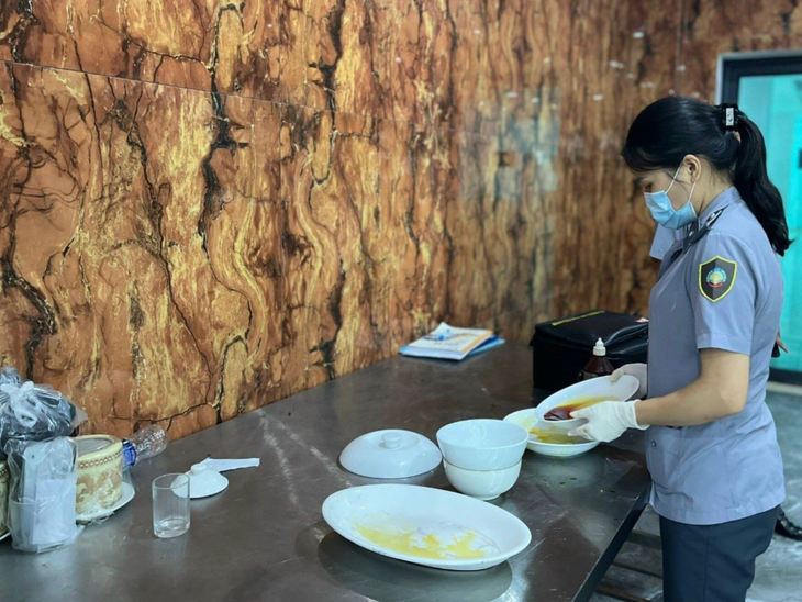 Nghệ An: Xử phạt gần 800 triệu đồng các cơ sở vi phạm an toàn thực phẩm  - Ảnh 1.