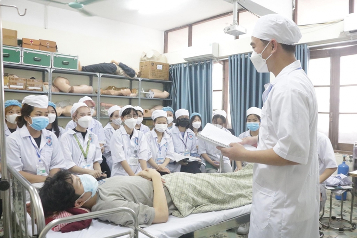 Học phí khối ngành Y Dược năm 2023: Trường cao nhất hơn 200 triệu đồng/năm - Ảnh 2. Học phí khối ngành Y Dược năm 2023: Trường cao nhất hơn 200 triệu đồng/năm - Ảnh 2.