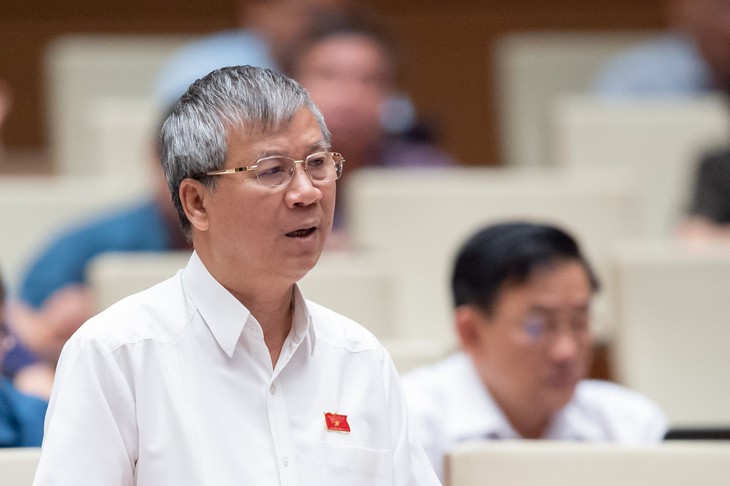 'Chiến sĩ áo trắng, áo xanh lao vào nơi nguy hiểm nhất, nơi nhân dân oằn mình chống chọi với dịch bệnh' - Ảnh 3. 'Chiến sĩ áo trắng, áo xanh lao vào nơi nguy hiểm nhất, nơi nhân dân oằn mình chống chọi với dịch bệnh' - Ảnh 3.