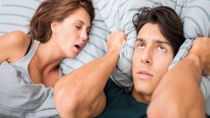 Ngủ ngáy và ngừng thở khi ngủ, cách nào cải thiện? - Ảnh 1.