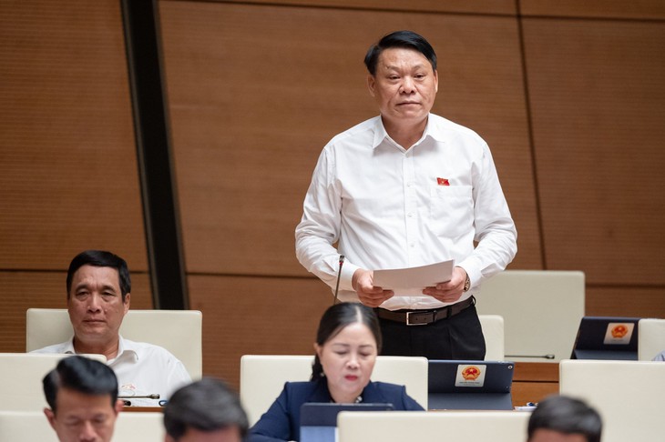 Nhiều ĐBQH đóng góp tâm huyết để nâng cao chất lượng của hệ thống y tế cơ sở, y tế dự phòng - Ảnh 4. Nhiều ĐBQH đóng góp tâm huyết để nâng cao chất lượng của hệ thống y tế cơ sở, y tế dự phòng - Ảnh 4.