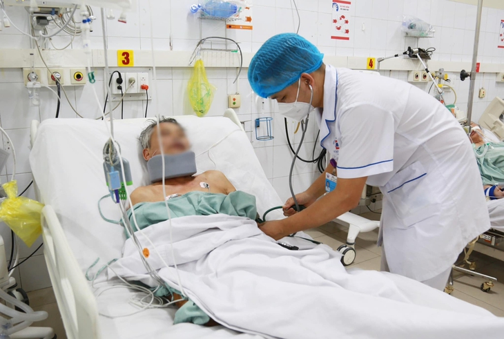 Phẫu thuật ghép mạch tự thân cứu bệnh nhân vết thương mạch máu vùng cổ thoát chết kỳ diệu - Ảnh 3.