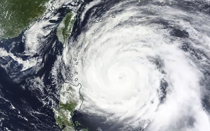 Philippines sơ tán hàng nghìn người dân, cấm thuyền ra khơi trước khi siêu bão Mawar đổ bộ