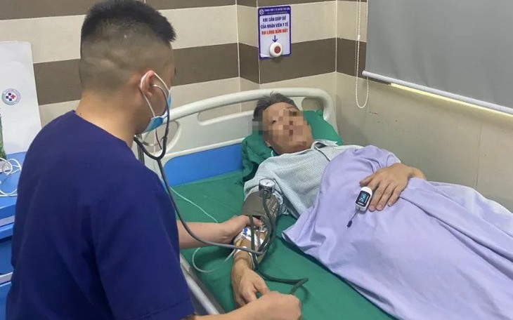 Người đàn ông bị suy thận, suy gan do uống rượu ngâm cây rừng