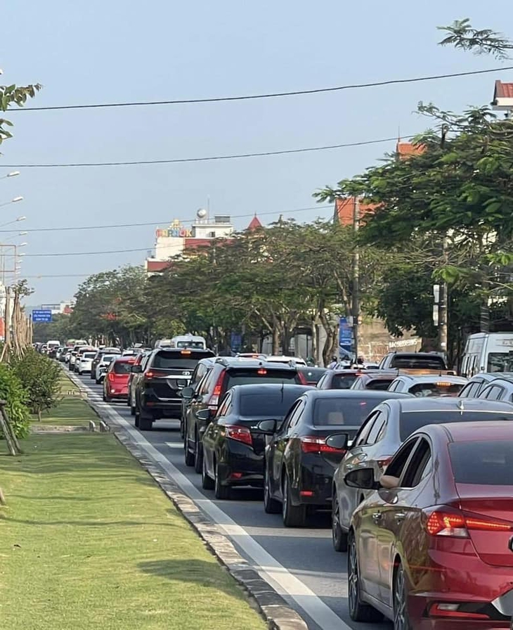 Nghỉ lễ, du khách đổ về Đồ Sơn đông kín, Ga Hải Phòng đón lượng khách kỷ lục - Ảnh 1. Nghỉ lễ, du khách đổ về Đồ Sơn đông kín, Ga Hải Phòng đón lượng khách kỷ lục - Ảnh 1.