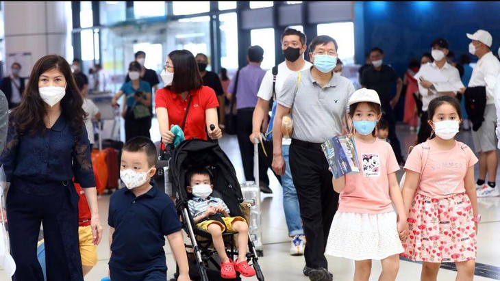 Hai sân bay lớn nhất cả nước phục vụ hơn 7000 chuyến bay an toàn trong 5 ngày nghỉ lễ - Ảnh 3.