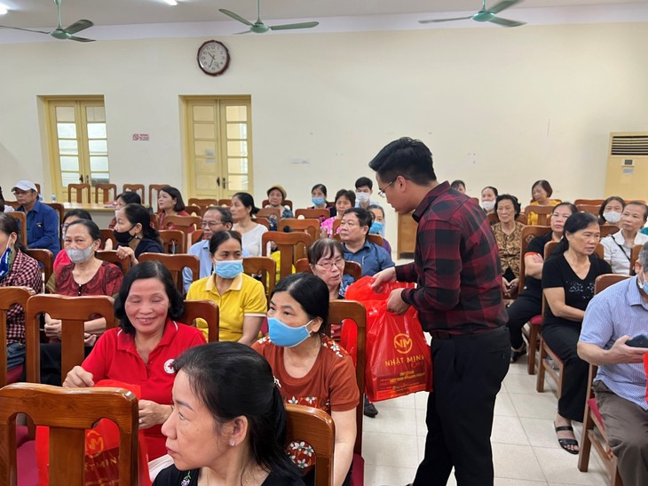 Công ty Cổ phần Nhật Minh Holdings Group chung tay chăm sóc sức khỏe cán bộ Hội Chữ thập đỏ - Ảnh 2.