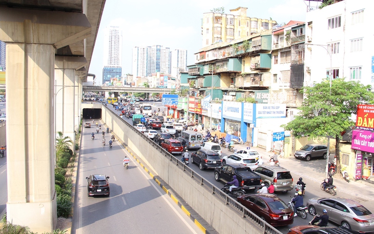 Cận cảnh các vị trí lắp đặt rào chắn thi công trên đường Nguyễn Trãi