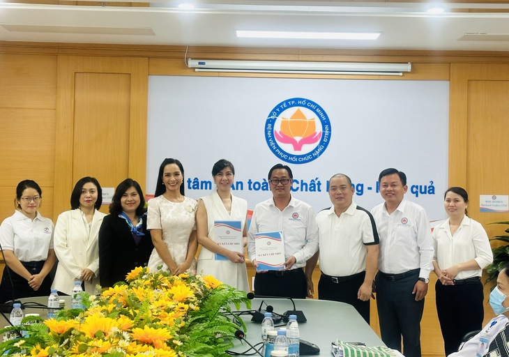 "Nâng bước tuổi thơ - Nâng bước thành công" mang phép màu đến 20 trẻ em dị tật bẩm sinh - Ảnh 3. "Nâng bước tuổi thơ - Nâng bước thành công" mang phép màu đến 20 trẻ em dị tật bẩm sinh - Ảnh 3.