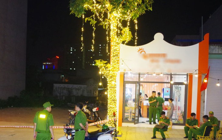Bắt đối tượng dùng súng bắn người ở quán kem - Ảnh 1.
