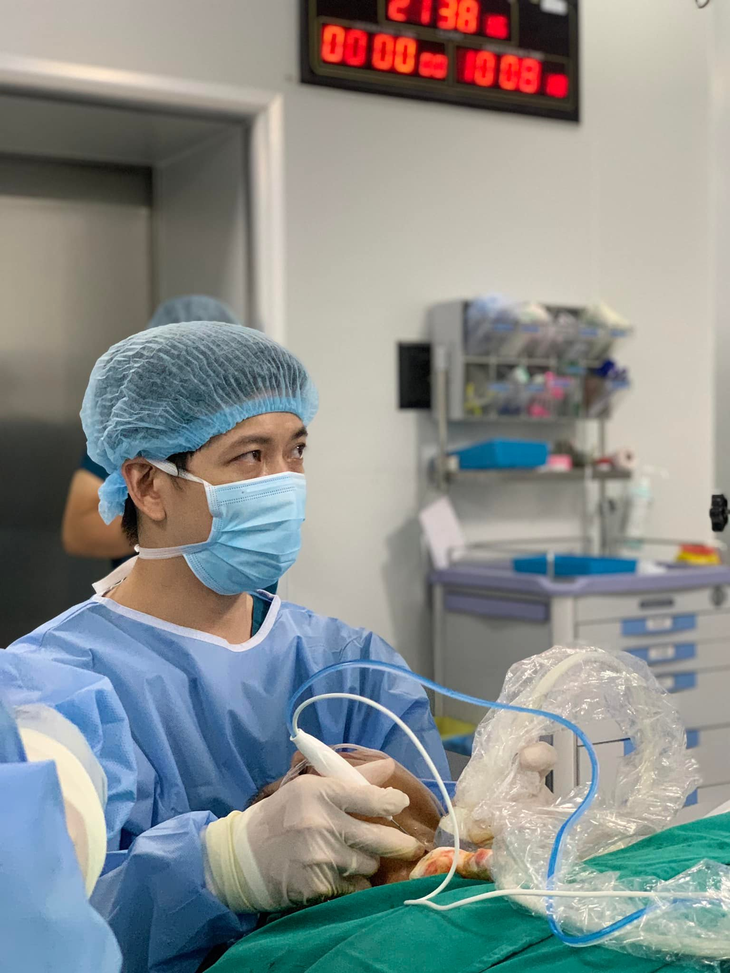 Bác sĩ Lê Lý Trọng Hưng: Miễn còn sức là còn cống hiến cho người bệnh - Ảnh 2.