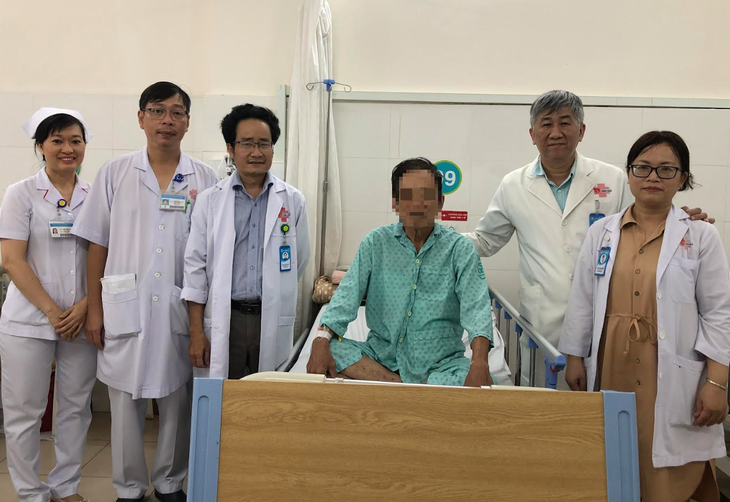 Cuộc phẫu thuật "cân não" để cứu sống bệnh nhân ung thư thận - Ảnh 2. Cuộc phẫu thuật "cân não" để cứu sống bệnh nhân ung thư thận - Ảnh 2.