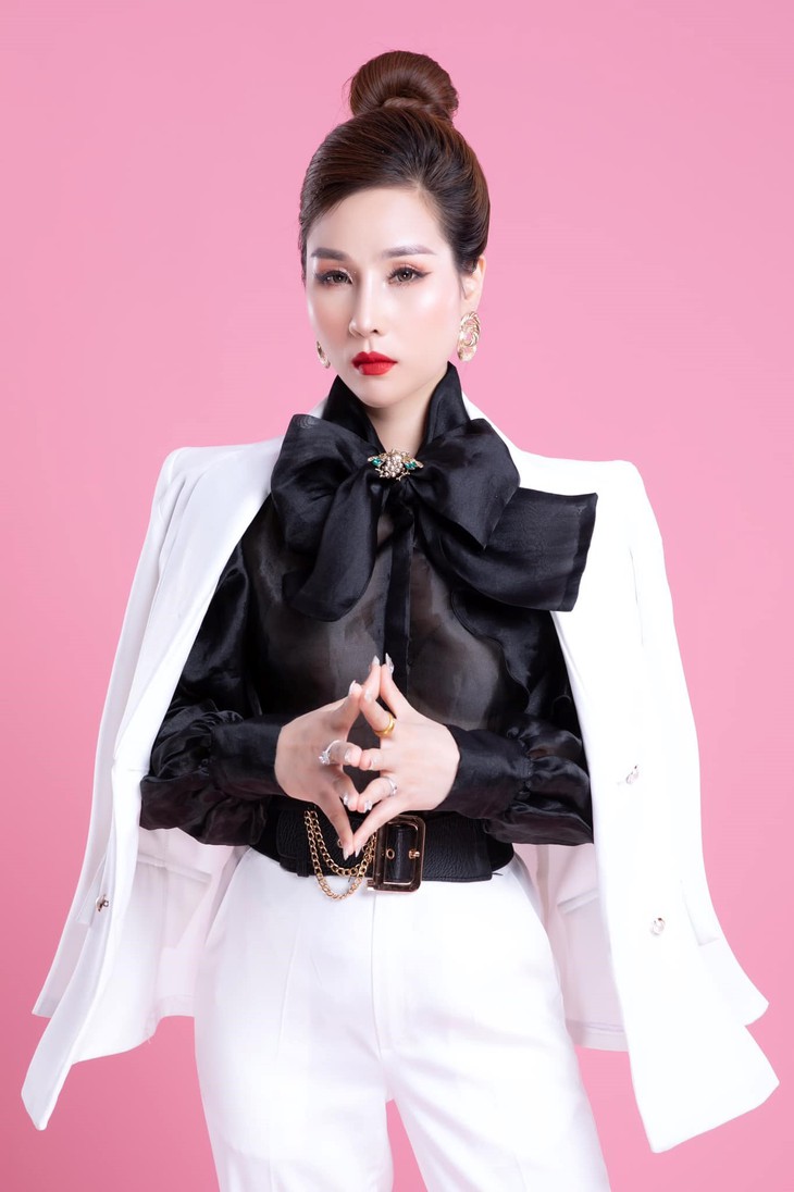 Mẹo chọn thời trang công sở của nữ doanh nhân 9x Hằng Trần - Ảnh 2.