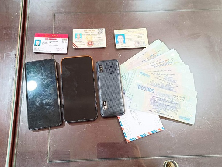 Khởi tố nhóm đối tượng làm giả trang Tạp chí điện tử để tống tiền - Ảnh 2. Khởi tố nhóm đối tượng làm giả trang Tạp chí điện tử để tống tiền - Ảnh 2.