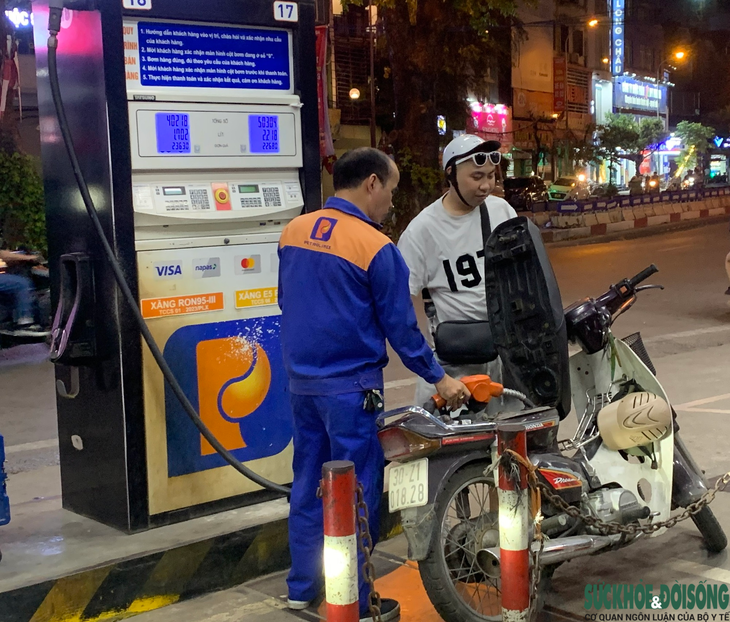 Sau kỳ nghỉ lễ giá xăng dầu hôm nay giảm mạnh - Ảnh 2.