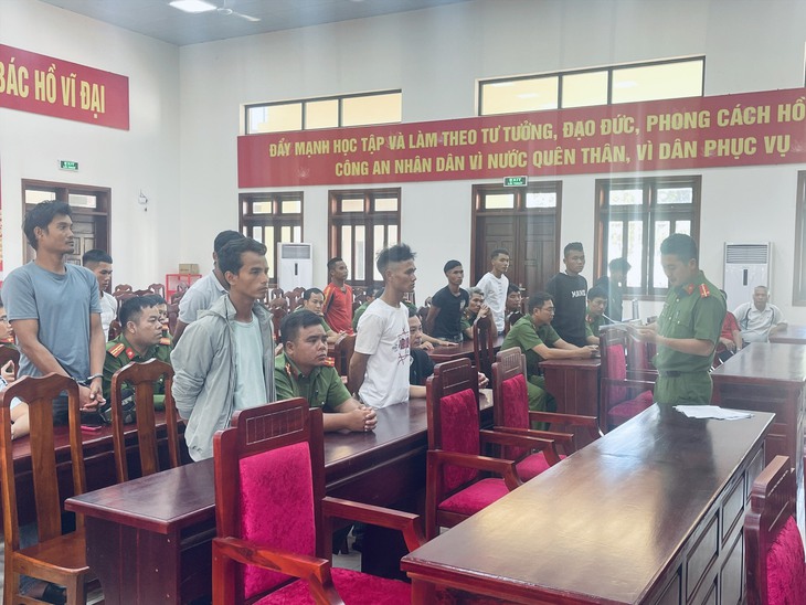 Khởi tố 10 đối tượng lợi dụng khiếu kiện để huỷ hoại tài sản - Ảnh 1. Khởi tố 10 đối tượng lợi dụng khiếu kiện để huỷ hoại tài sản - Ảnh 1.