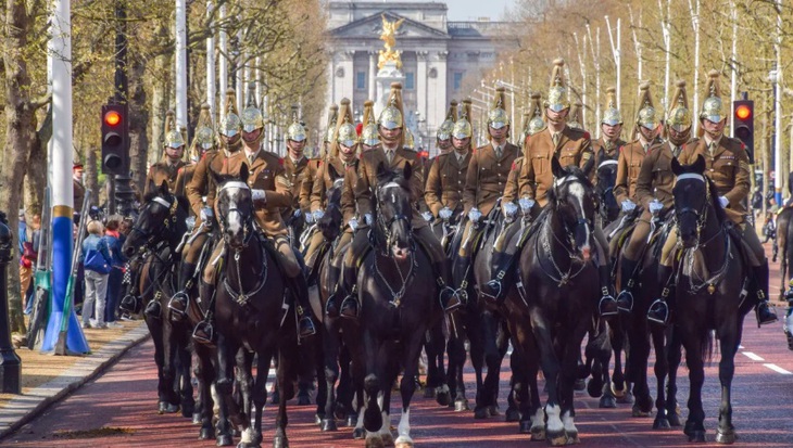 Vương miện Vua Charles III đội trong lễ đăng quang có gì đặc biệt? - Ảnh 10. Vương miện Vua Charles III đội trong lễ đăng quang có gì đặc biệt? - Ảnh 10.