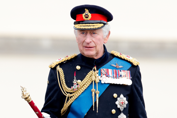 Vương miện Vua Charles III đội trong lễ đăng quang có gì đặc biệt? - Ảnh 2. Vương miện Vua Charles III đội trong lễ đăng quang có gì đặc biệt? - Ảnh 2.