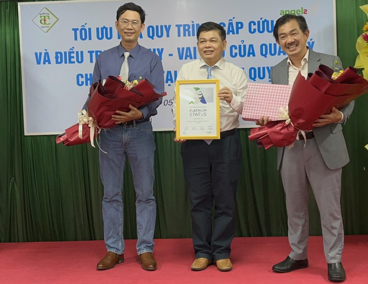 Bệnh viện công lập Trung ương khu vực Tây Nam Bộ nhận chứng chỉ Bạch kim về điều trị đột quỵ - Ảnh 1.
