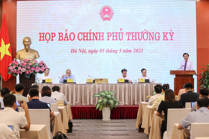 Sẽ trình Chính phủ điều chỉnh tăng lương cơ sở trong tháng 5 - Ảnh 1. Sẽ trình Chính phủ điều chỉnh tăng lương cơ sở trong tháng 5 - Ảnh 1.