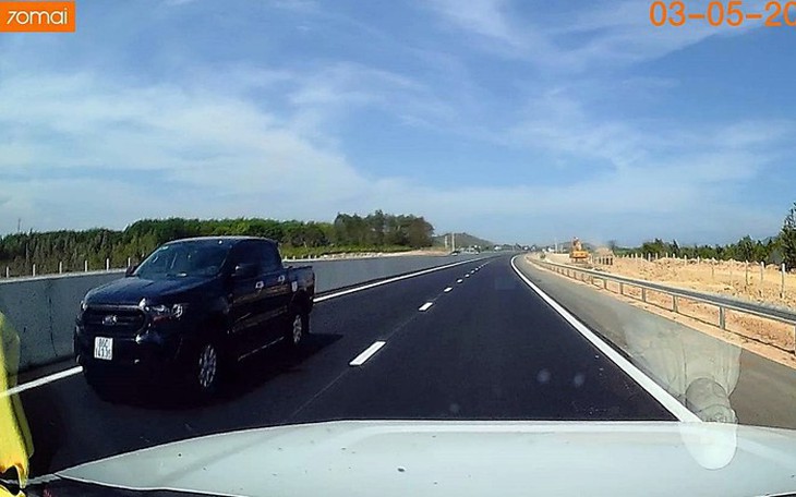 Tước bằng lái, phạt nặng tài xế chạy ngược chiều trên cao tốc
