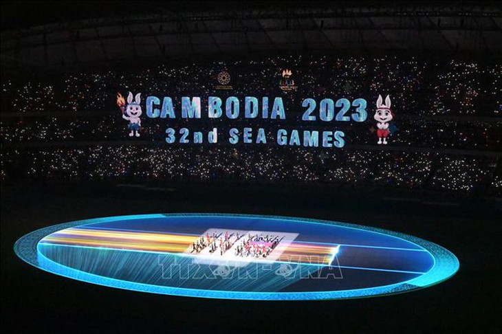 Những hình ảnh đẹp mắt tại Lễ khai mạc SEA Games 32 - Ảnh 2.