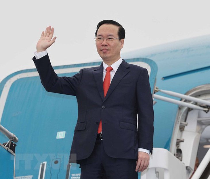 Chủ tịch nước đến London, bắt đầu chương trình tham dự Lễ Đăng quang - Ảnh 1.