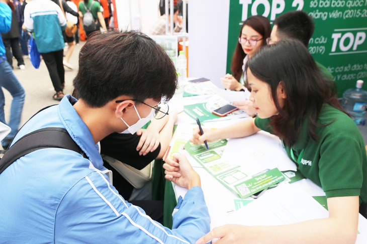 Những lưu ý mới nhất của Bộ GD&ĐT trong tuyển sinh đại học 2023 - Ảnh 2.