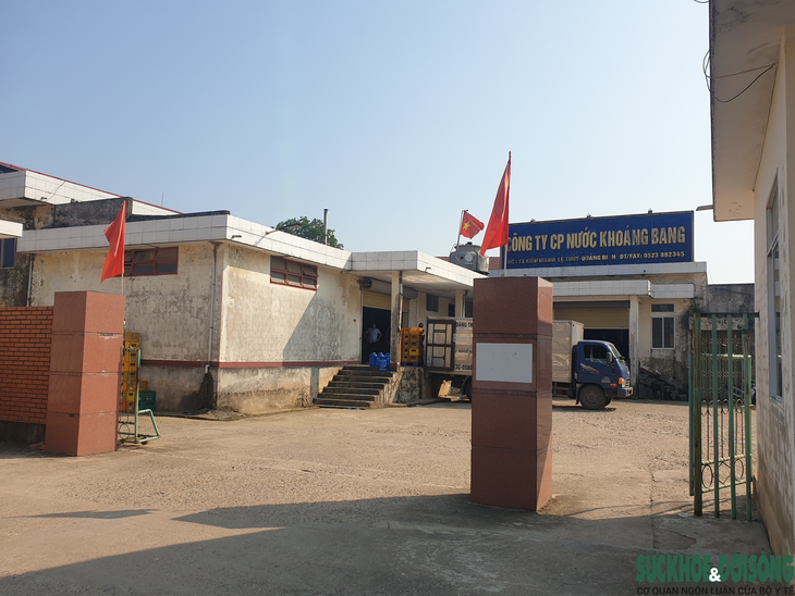 Kinh hãi phát hiện đỉa trong bình nước cung cấp cho trường mầm non - Ảnh 4. Kinh hãi phát hiện đỉa trong bình nước cung cấp cho trường mầm non - Ảnh 4.