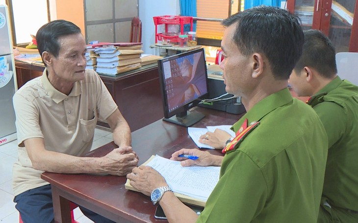 Cụ ông 75 tuổi đâm bạn nhậu tử vong do nghi ngờ lấy trộm điện thoại