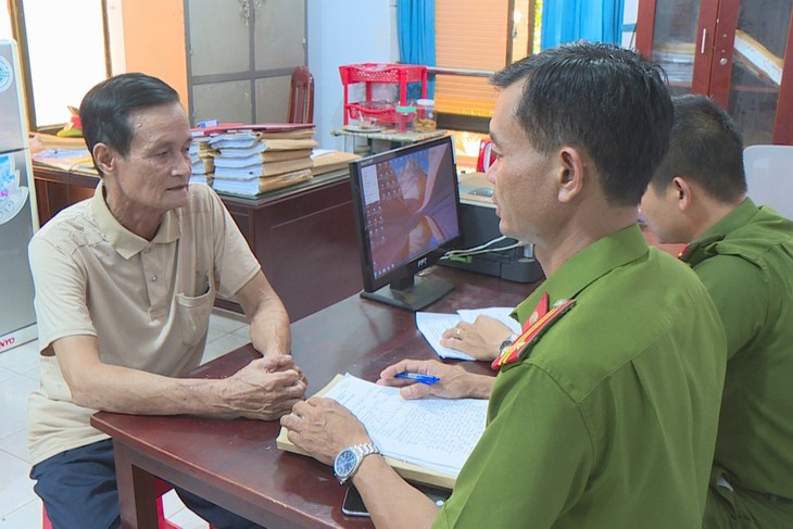 Cụ ông 75 tuổi đâm bạn nhậu tử vong do nghi ngờ lấy trộm điện thoại - Ảnh 1.