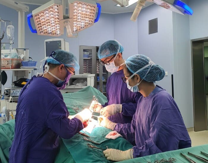 Tự tiêm silicon để làm to 'cậu nhỏ', người đàn ông gặp họa - Ảnh 1.