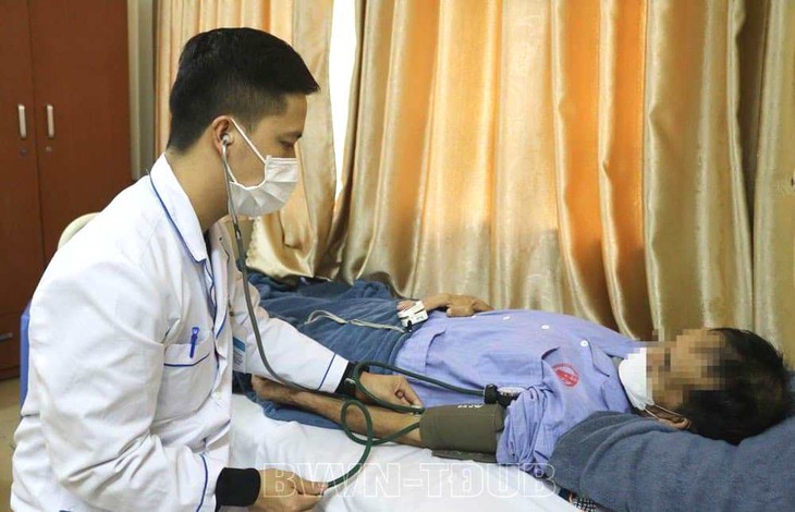 Bệnh nhân 70 tuổi quê Hải Phòng bị ung thư dạ dày giai đoạn III, được bác sĩ Quảng Ninh cứu sống - Ảnh 1. Bệnh nhân 70 tuổi quê Hải Phòng bị ung thư dạ dày giai đoạn III, được bác sĩ Quảng Ninh cứu sống - Ảnh 1.