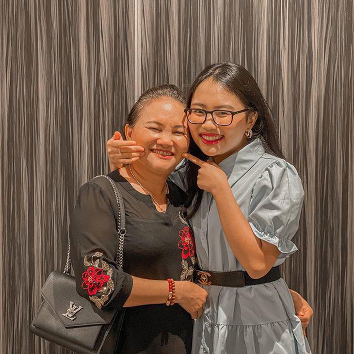 Mẹ ruột Phương Mỹ Chi: Bỏ nghề bán chè đầu hẻm, 'đổi đời' nhờ thành công của con gái - Ảnh 8.
