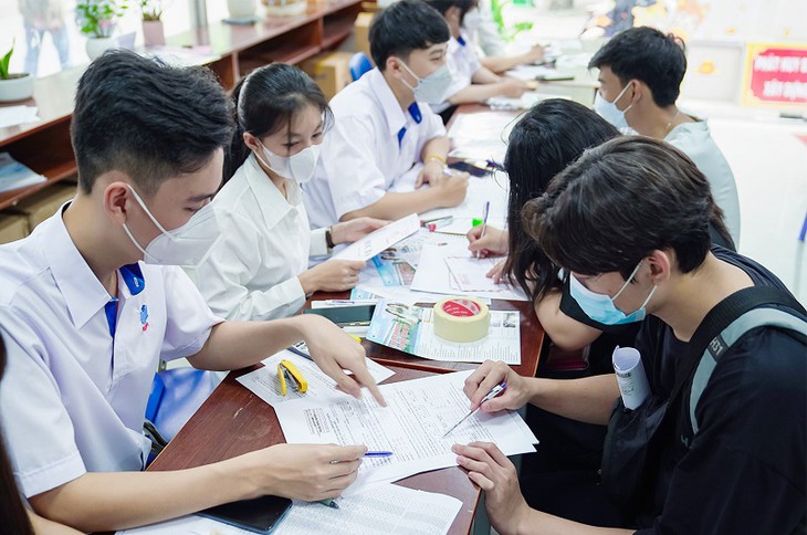 Sổ hộ khẩu hết giá trị sử dụng, thí sinh xác định cộng điểm ưu tiên khu vực thế nào? - Ảnh 2.