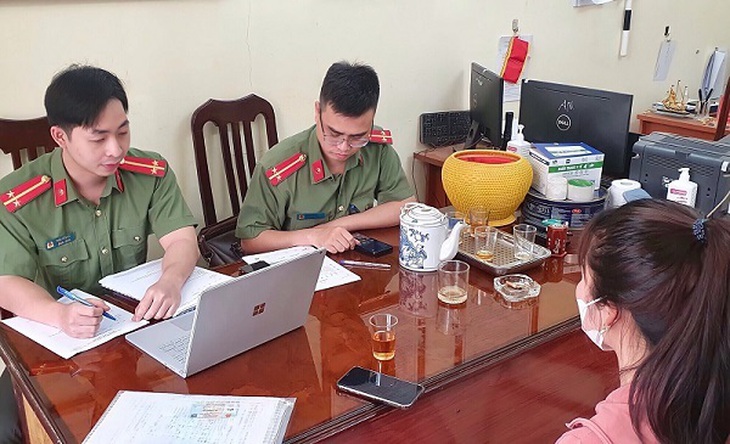 Báo chốt thổi nồng độ cồn trên mạng xã hội, một phụ nữ bị phạt 7,5 triệu đồng - Ảnh 2. Báo chốt thổi nồng độ cồn trên mạng xã hội, một phụ nữ bị phạt 7,5 triệu đồng - Ảnh 2.