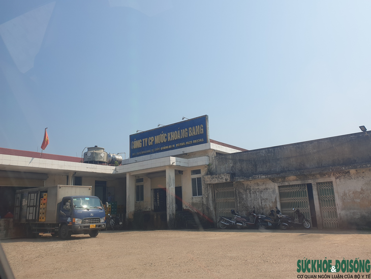Vụ đỉa trong bình nước còn nguyên tem cấp cho trường mầm non: Sở Y tế phối hợp cùng chính quyền địa phương làm rõ - Ảnh 2. Vụ đỉa trong bình nước còn nguyên tem cấp cho trường mầm non: Sở Y tế phối hợp cùng chính quyền địa phương làm rõ - Ảnh 2.
